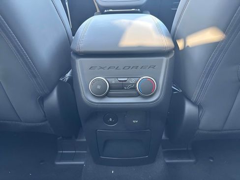 Used 2025 Ford Explorer Active w/ Active Comfort Package image 11