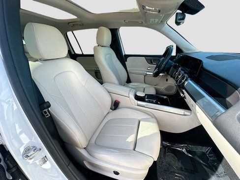 Used 2021 Mercedes-Benz GLB 250 image 28