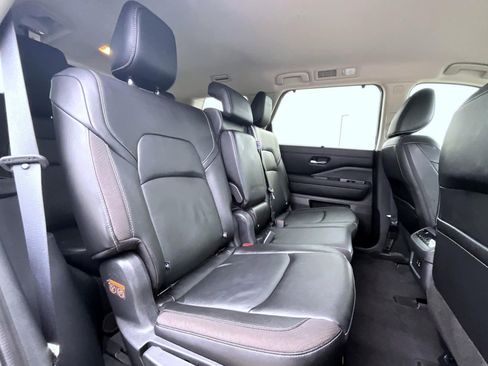 Used 2023 Nissan Pathfinder SL image 22