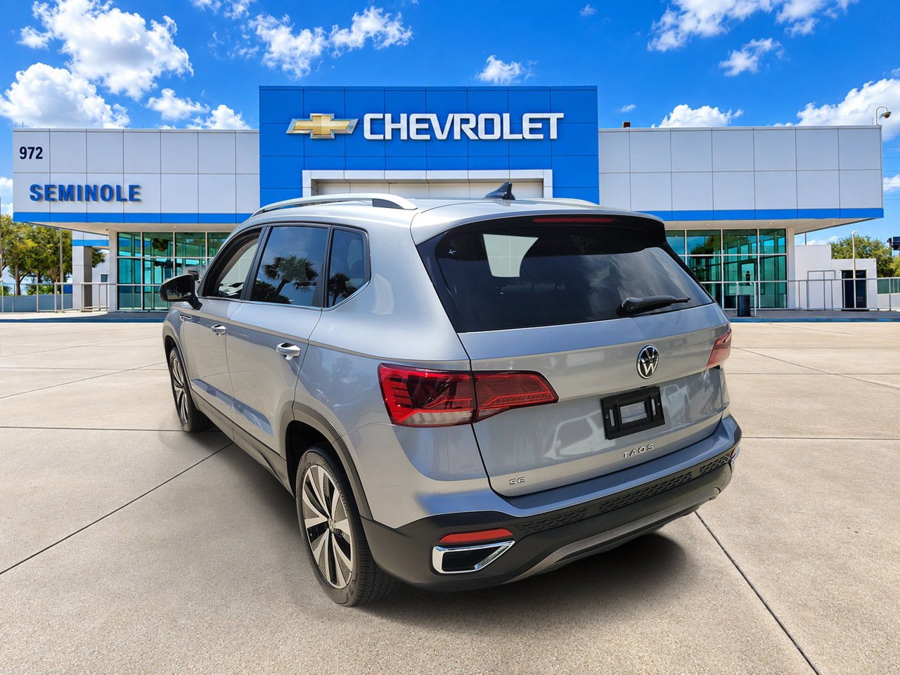 Used 2022 Volkswagen Taos SE FWD image 4