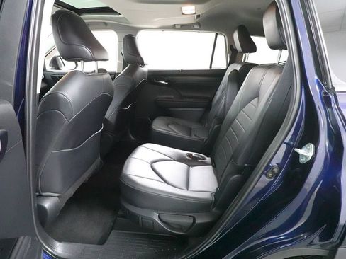 Used 2020 Toyota Highlander XLE AWD/4WD image 28
