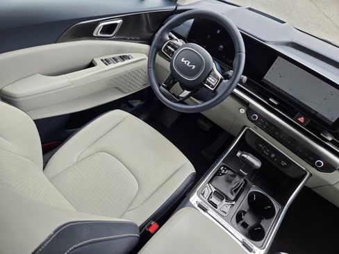 Certified 2025 Kia Carnival SX Prestige FWD image 21