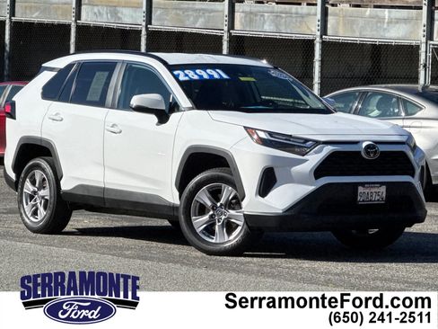 Used 2022 Toyota RAV4 XLE image 1
