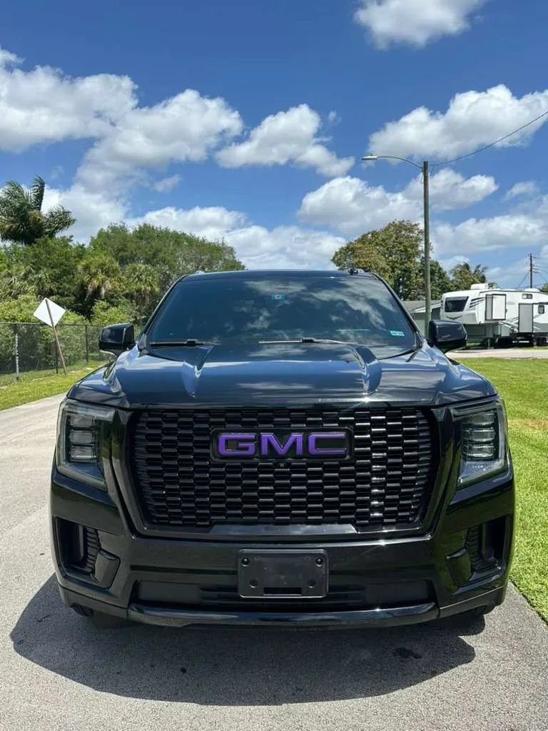Used 2021 GMC Yukon Denali w/ Denali Ultimate Package AWD/4WD image 2