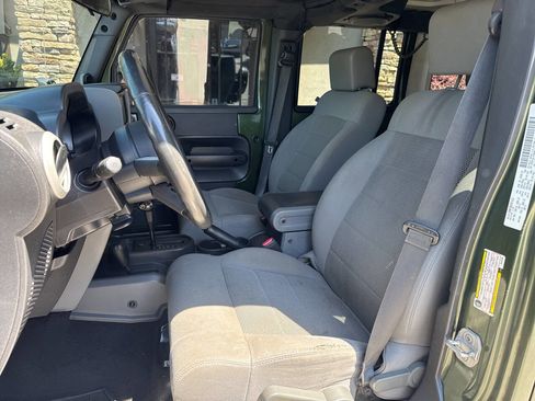 Used 2008 Jeep Wrangler Unlimited Sahara AWD/4WD image 9
