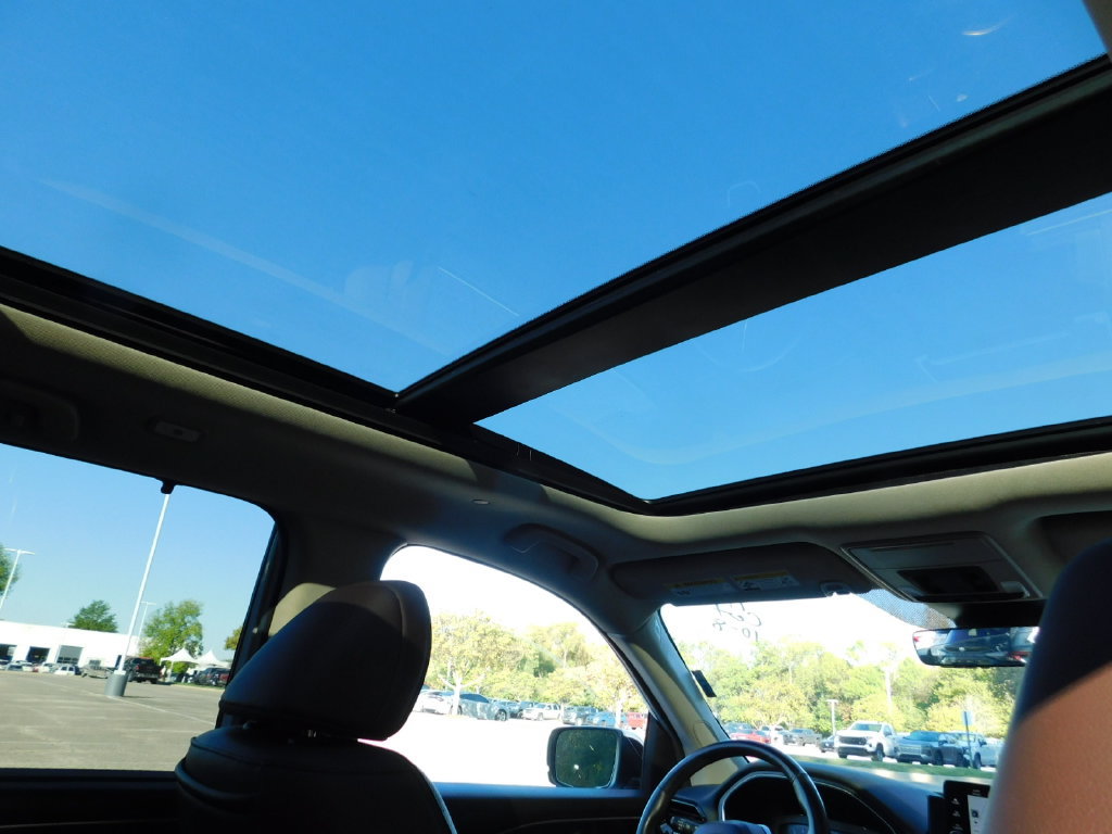 Certified 2025 Honda Pilot Elite image 3