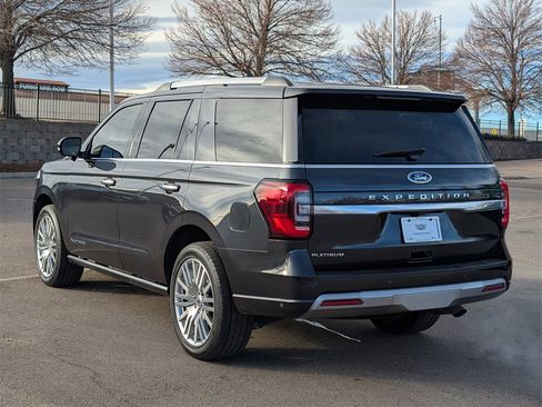Used 2024 Ford Expedition Platinum image 3