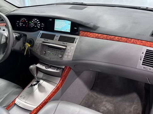 Used 2005 Toyota Avalon XLS image 17