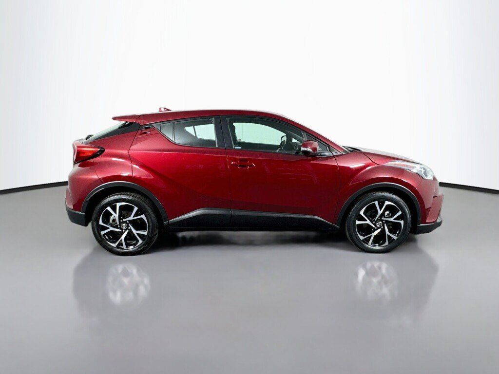 Used 2018 Toyota C-HR XLE FWD image 6