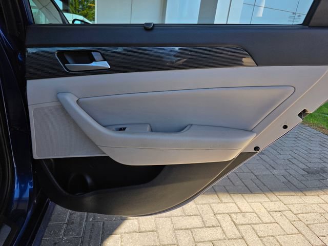 Used 2019 Hyundai Sonata Limited w/ Ultimate Package 04 FWD image 13