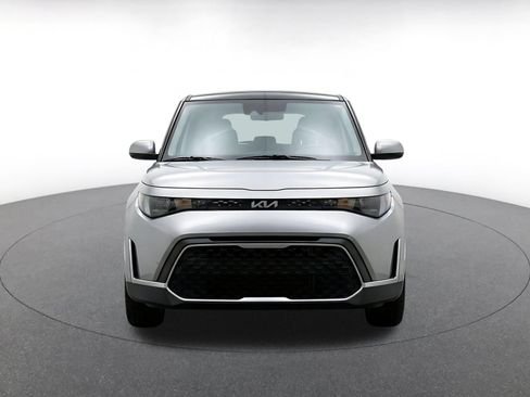 Used 2025 Kia Soul LX w/ LX Technology Package FWD image 2