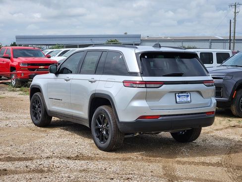 New 2026 Jeep Grand Cherokee Altitude RWD image 3