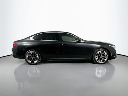 New 2026 BMW 530i xDrive w/ Premium Package AWD/4WD image 4