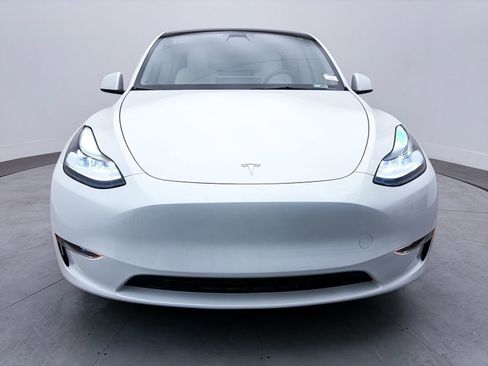 Used 2023 Tesla Model Y Long Range image 10