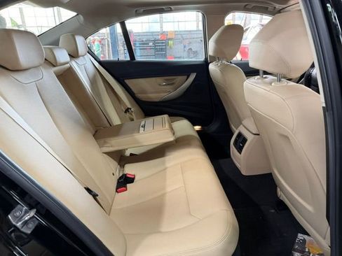 Used 2017 BMW 320i xDrive Sedan AWD/4WD image 9
