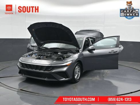 Used 2025 Hyundai Elantra SE FWD image 56