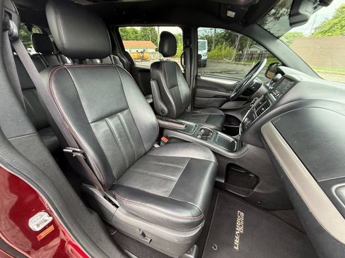 Used 2017 Dodge Grand Caravan GT FWD image 29