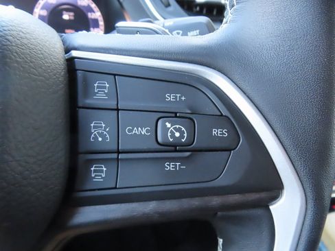 Used 2022 Jeep Grand Cherokee L Limited image 24