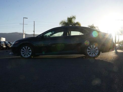 Used 2018 Toyota Camry LE image 6
