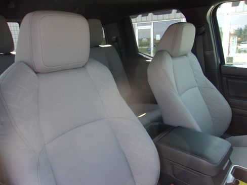 Used 2025 Toyota Tacoma SR5 AWD/4WD image 15