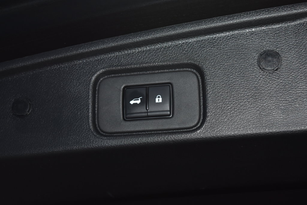 Used 2025 Nissan Pathfinder SL AWD/4WD image 34