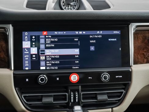 Used 2023 Porsche Macan image 26