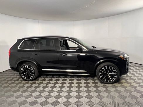 Used 2025 Volvo XC90 B6 Plus image 3