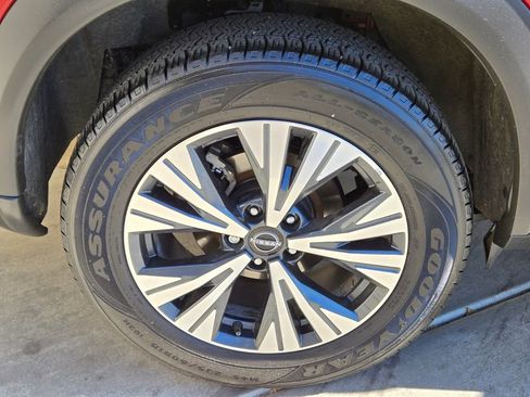 Used 2023 Nissan Rogue SV AWD/4WD image 9