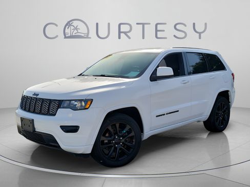 Used 2021 Jeep Grand Cherokee Laredo X AWD/4WD image 1