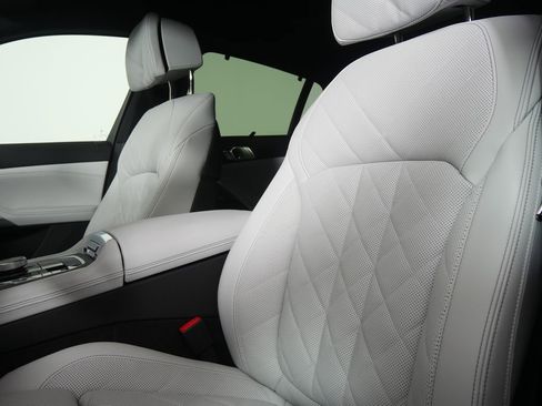 New 2026 BMW X6 xDrive40i w/ Executive Package image 11