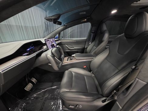 Used 2022 Tesla Model X image 17