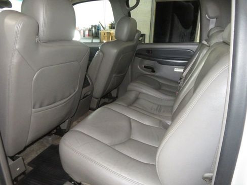 Used 2003 Chevrolet Suburban Z71 AWD/4WD image 24