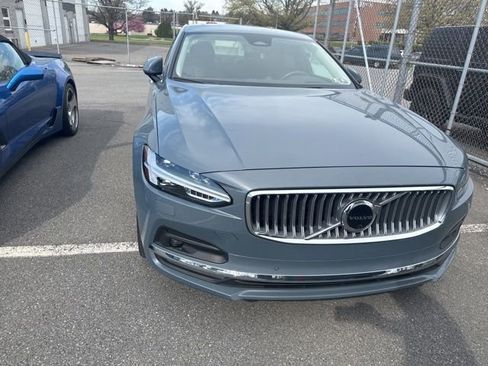 Used 2022 Volvo S90 B6 Inscription w/ Advanced Package image 4