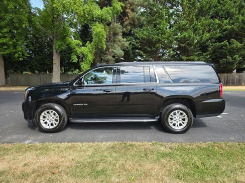 Used 2019 GMC Yukon XL SLT image 3