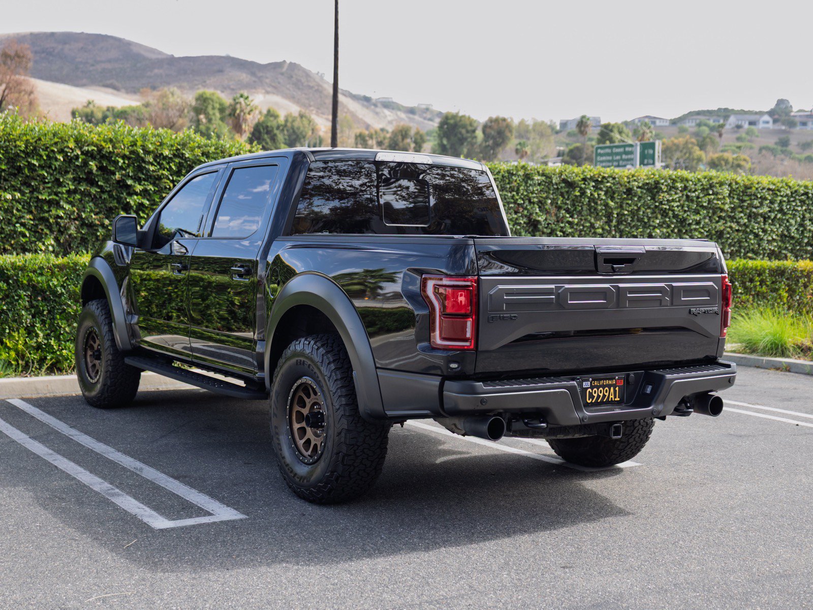 Used 2018 Ford F150 Raptor w/ Equipment Group 802A Luxury AWD/4WD image 7