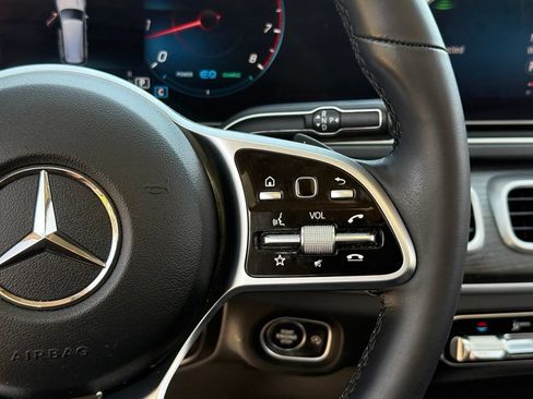 Used 2023 Mercedes-Benz GLS 450 4MATIC image 18