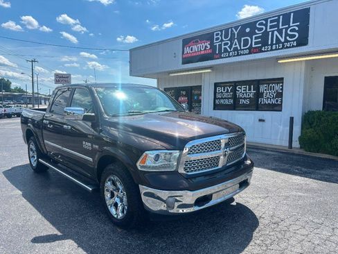 Used 2016 RAM 1500 Laramie w/ Convenience Group AWD/4WD image 3