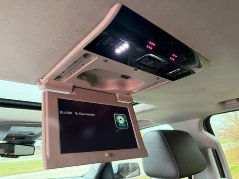 Used 2016 Chevrolet Suburban LTZ image 27