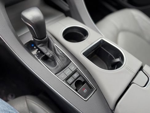 Used 2019 Toyota Avalon Limited image 17