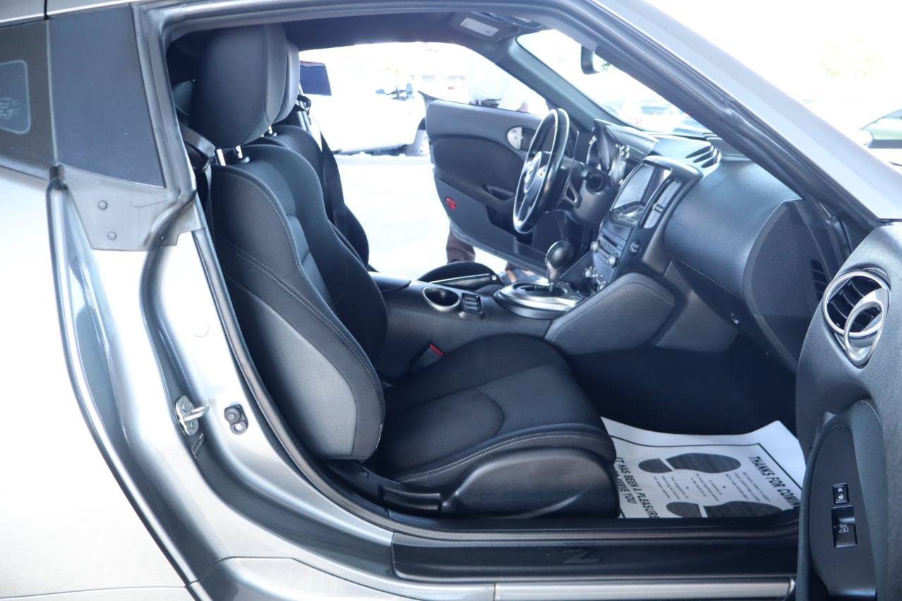 Used 2016 Nissan 370Z Coupe RWD image 37