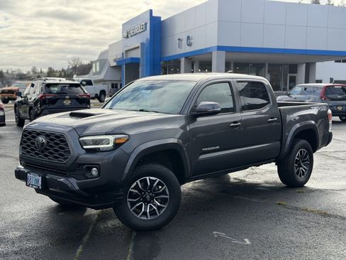 Used 2022 Toyota Tacoma TRD Sport image 1
