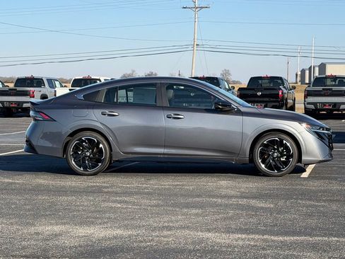 New 2026 Nissan Sentra SR w/ SR Premium Package FWD image 3