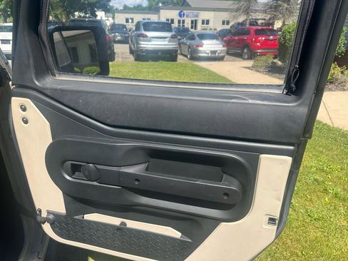 Used 2016 Jeep Wrangler Unlimited Sport AWD/4WD image 17