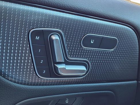 Used 2022 Mercedes-Benz GLA 250 4MATIC image 20