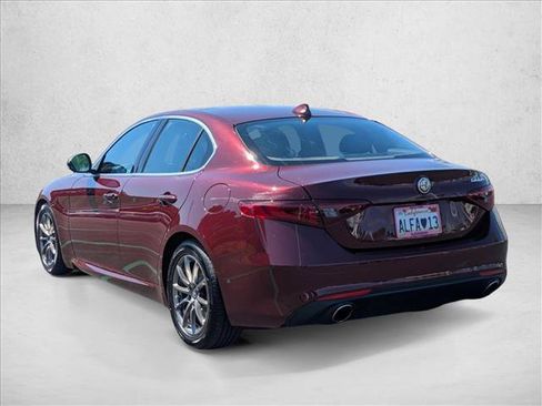 Used 2019 Alfa Romeo Giulia image 8