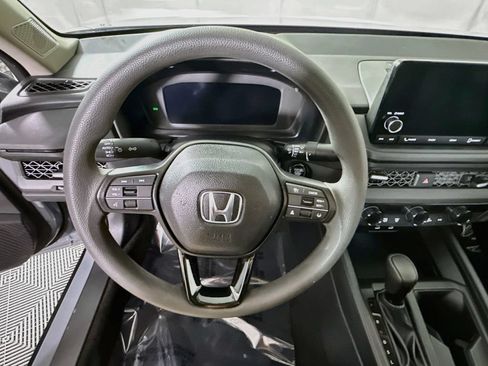 Used 2025 Honda Accord SE image 19