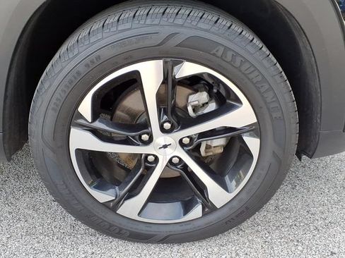 Used 2024 Chevrolet Trax RS w/ Sunroof Package FWD image 19