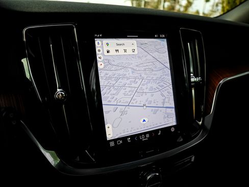 Used 2025 Volvo V60 B5 Cross Country Plus image 24