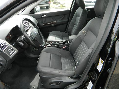 Used 2006 Volvo V50 2.4i FWD image 12