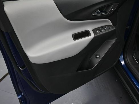 Used 2023 Chevrolet Equinox LT w/ Driver Convenience Package FWD image 10